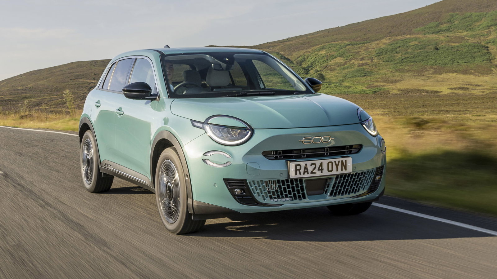 Fiat 600 Hybrid - front, driving